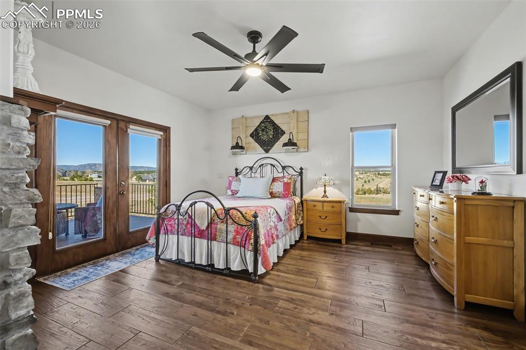 Image 16 of 50: Kitchen