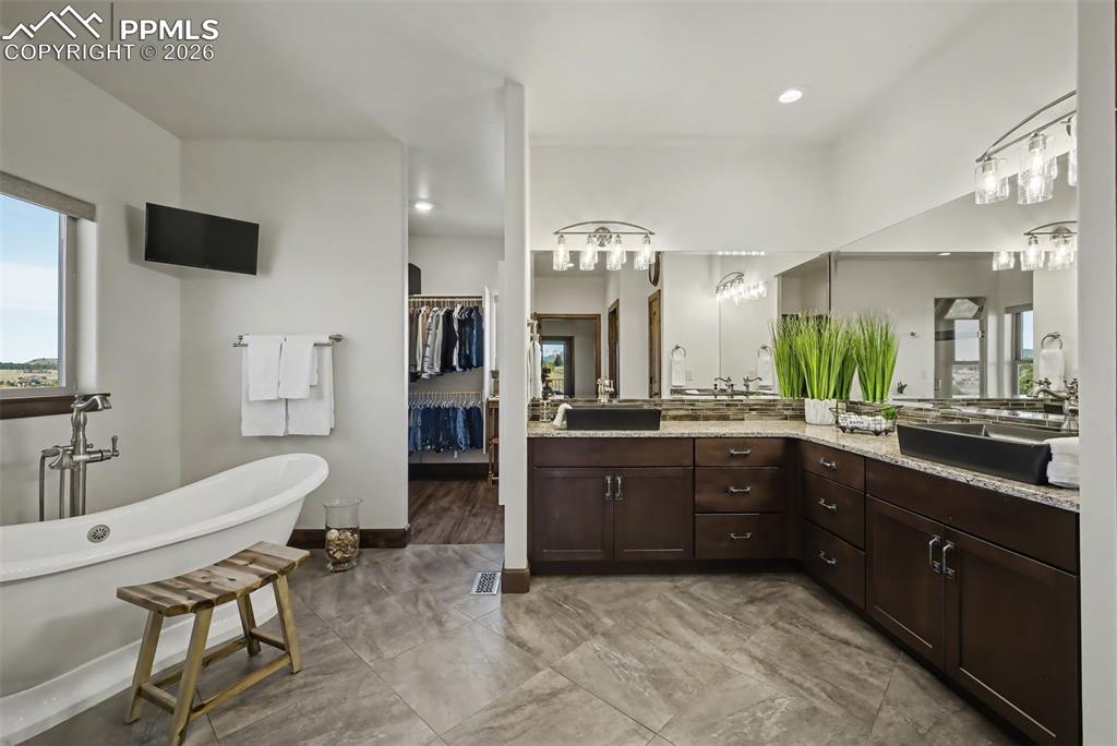 Image 18 of 50: Master Bedroom