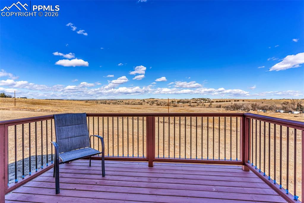 Image 19 of 48: Deck