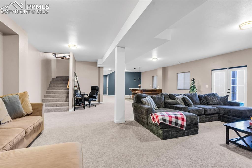 Image 27 of 48: Living Room