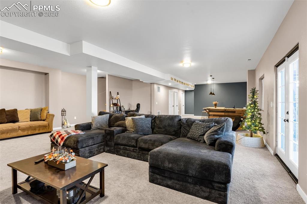 Image 28 of 48: Living Room