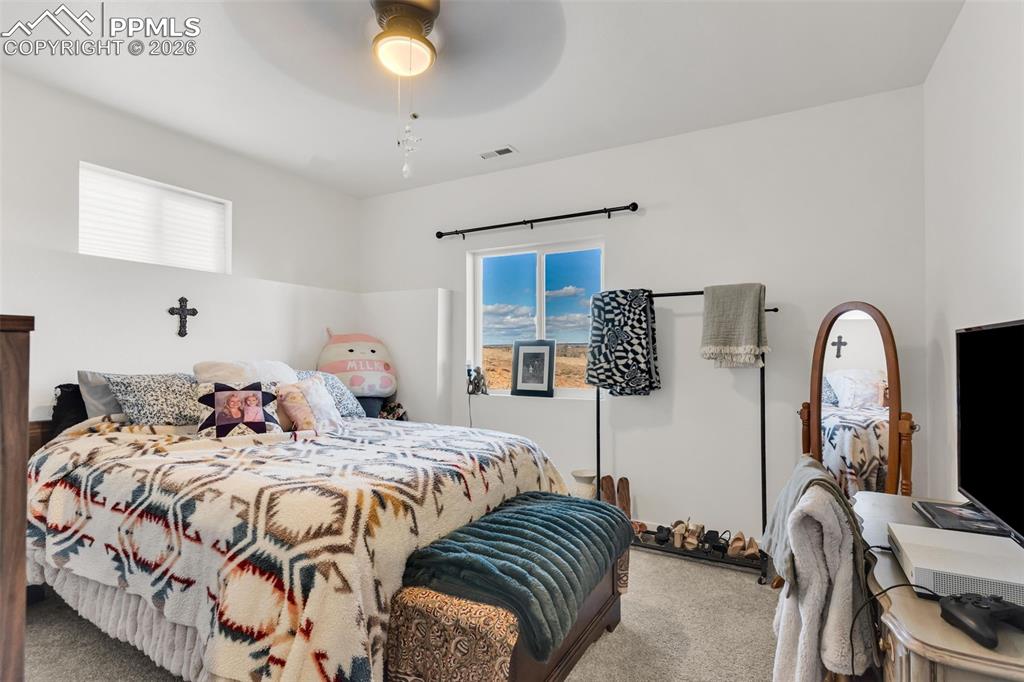 Image 37 of 48: Bedroom