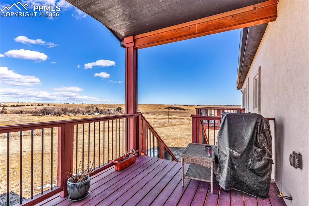 Image 39 of 48: Deck