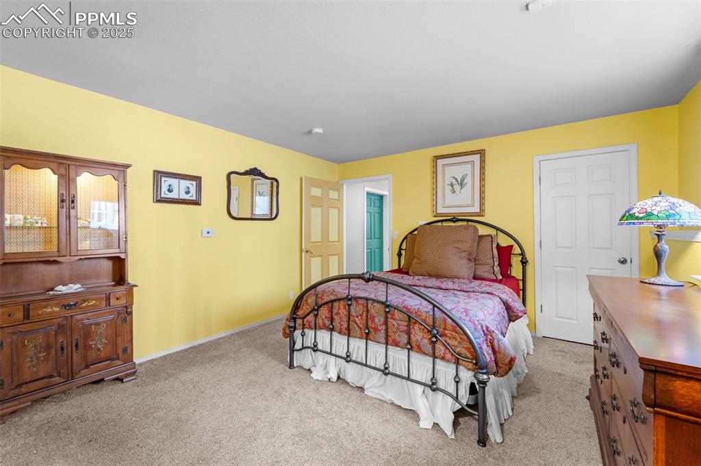 Image 10 of 44: Bedroom