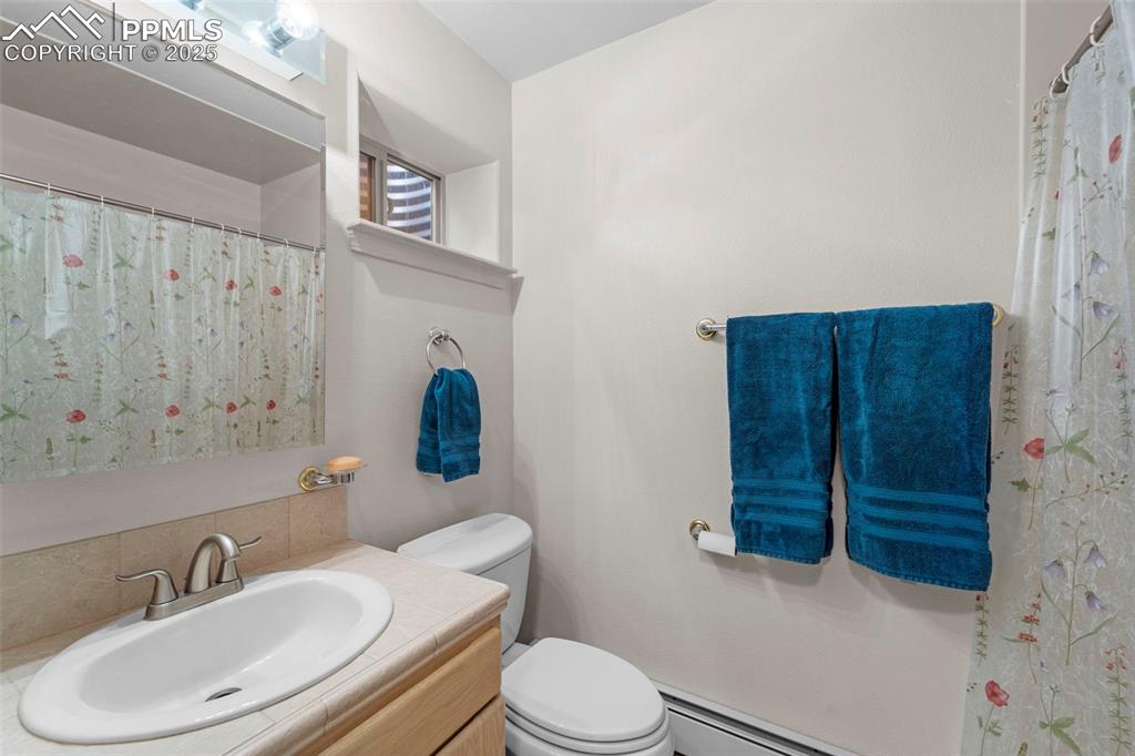 Image 11 of 44: Bathroom
