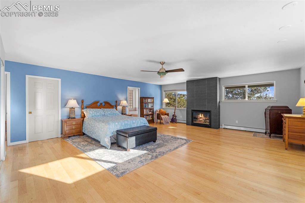 Image 12 of 44: Bedroom