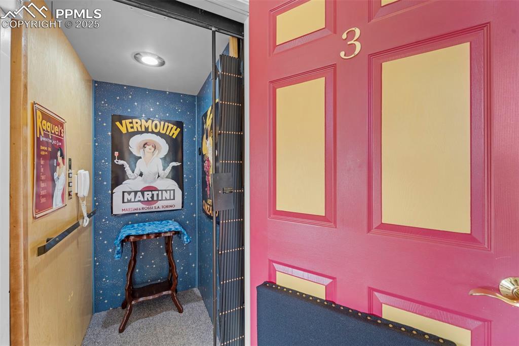 Image 19 of 44: Elevator