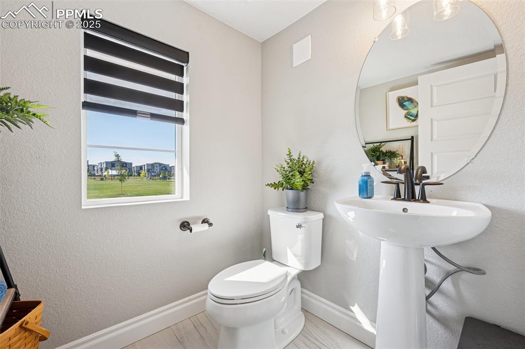 Image 17 of 32: Bathroom