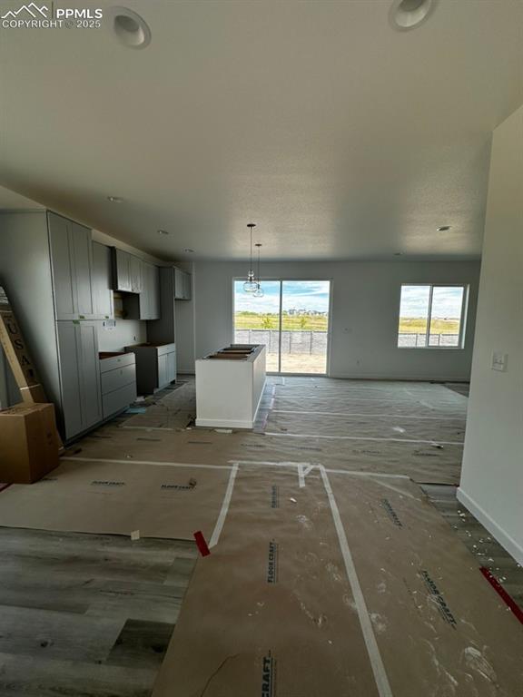 Image 4 of 16: Living Room