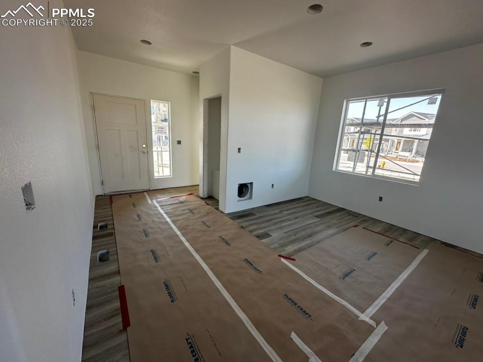 Image 6 of 16: Entry
