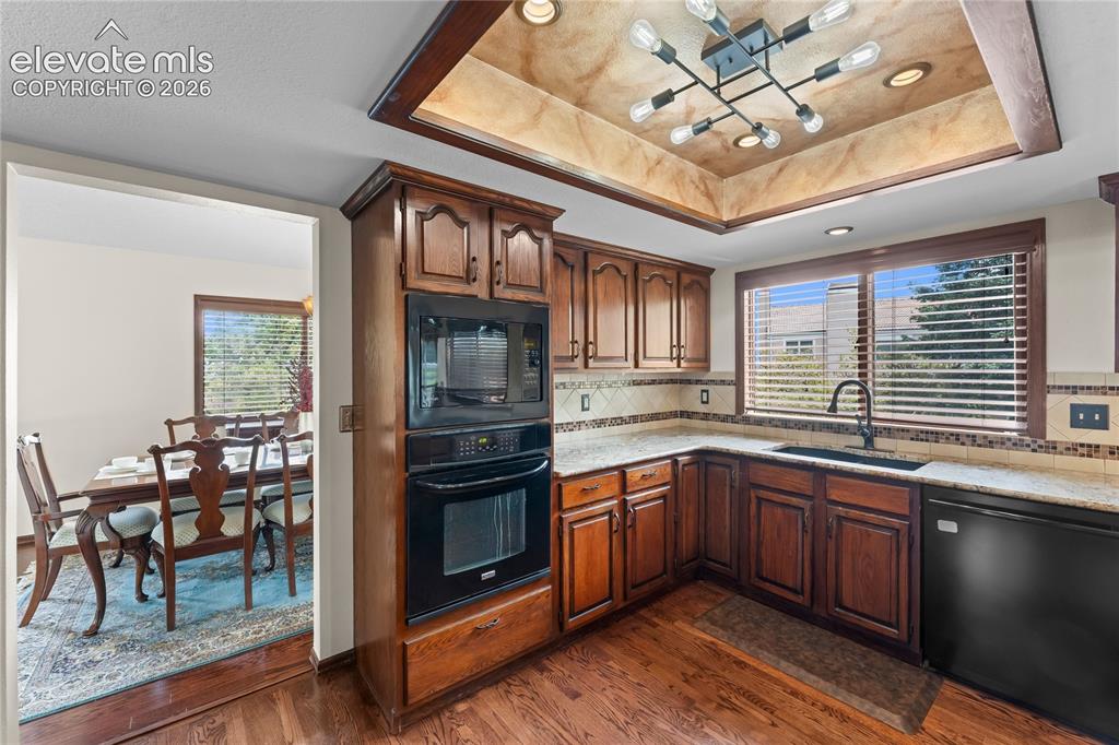Image 12 of 44: Kitchen