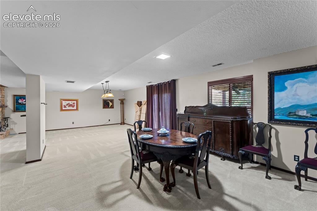 Image 29 of 44: Dining Area
