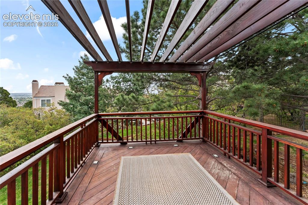Image 35 of 44: Deck