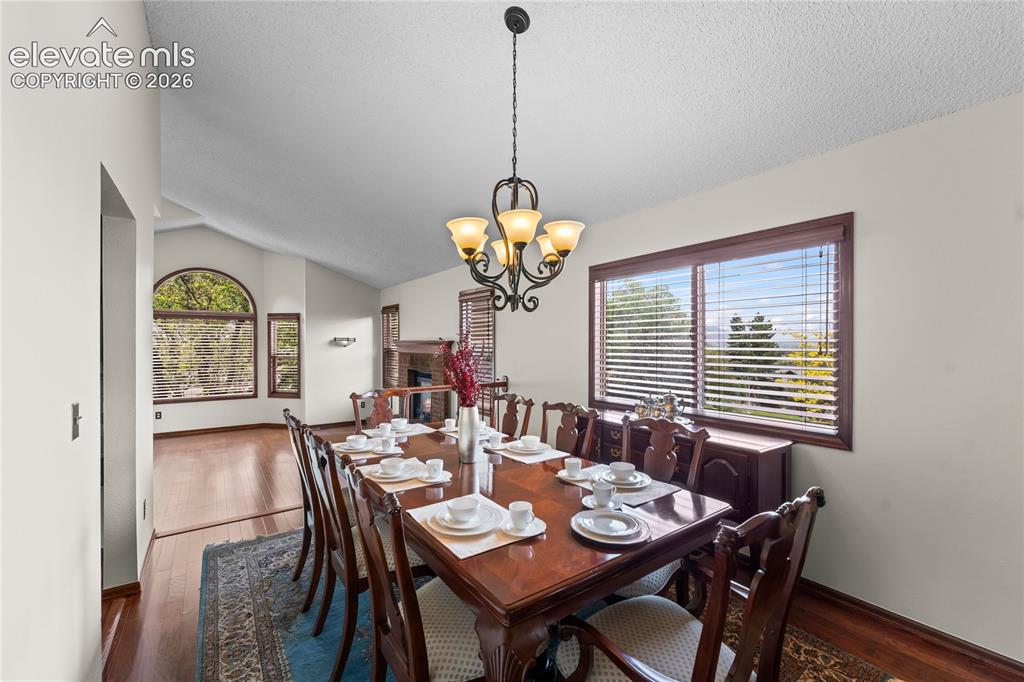 Image 7 of 44: Dining Area