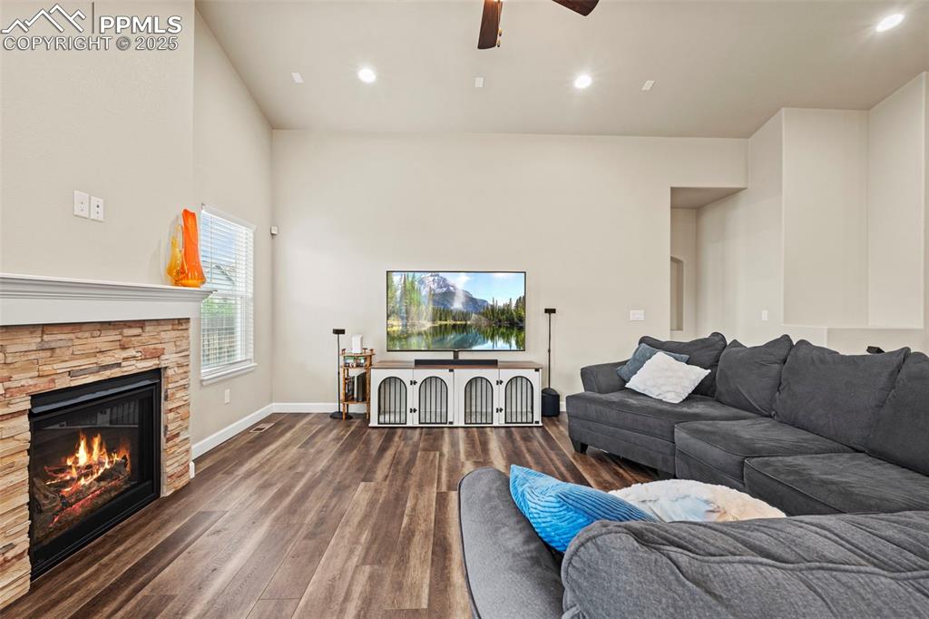 Image 11 of 33: Living Room
