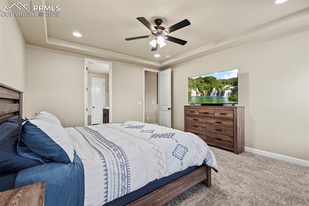 Image 17 of 33: Bedroom