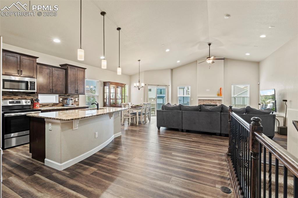 Image 6 of 33: Kitchen