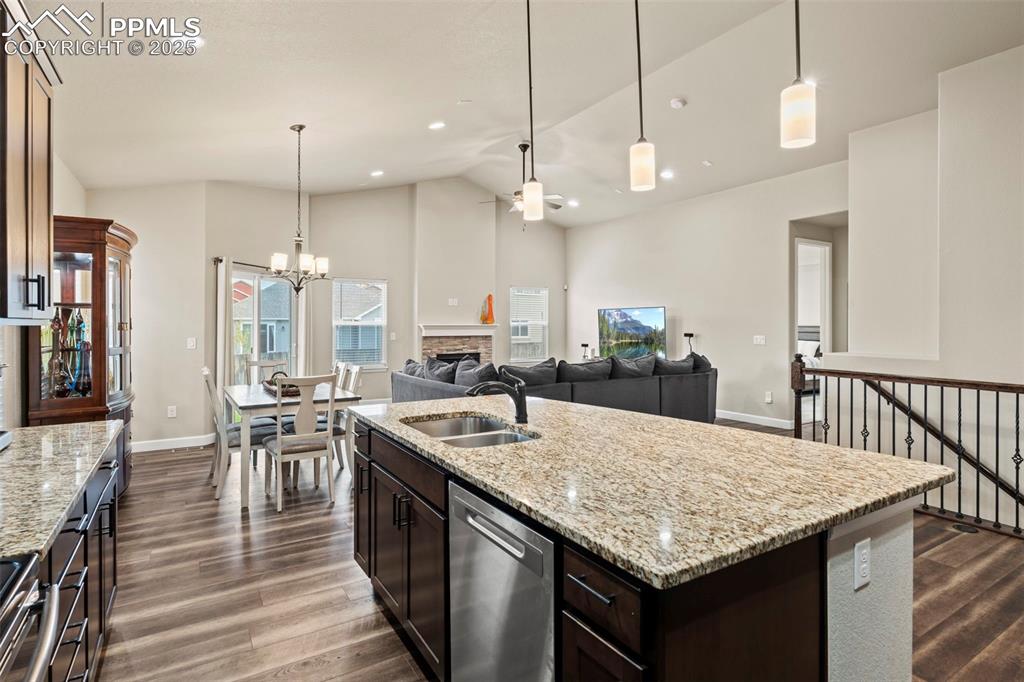Image 9 of 33: Kitchen