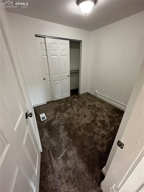 Image 12 of 13: Bedroom