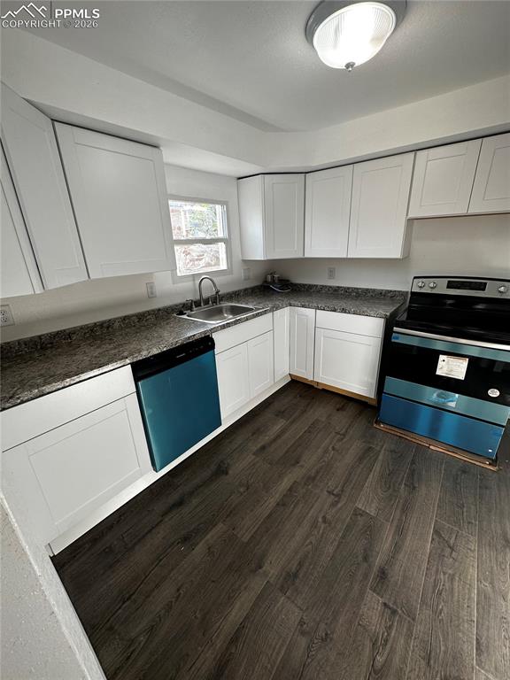 Image 3 of 13: Kitchen