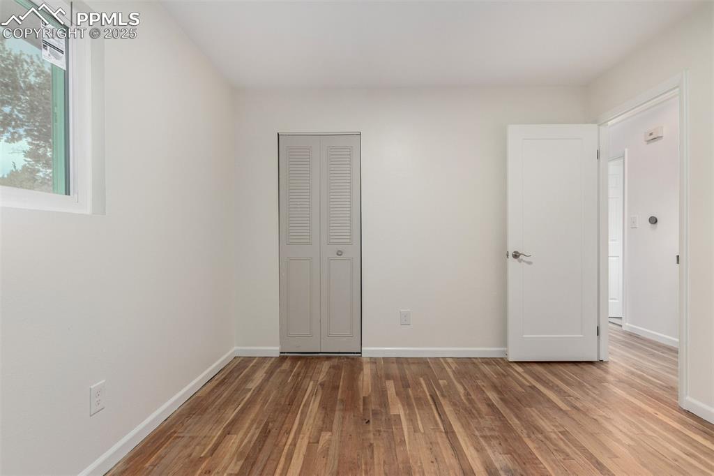 Image 16 of 36: Bedroom