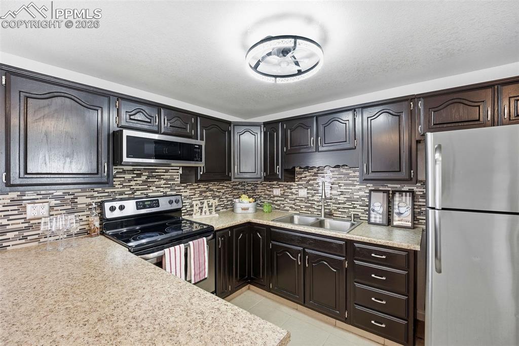 Image 11 of 45: Kitchen