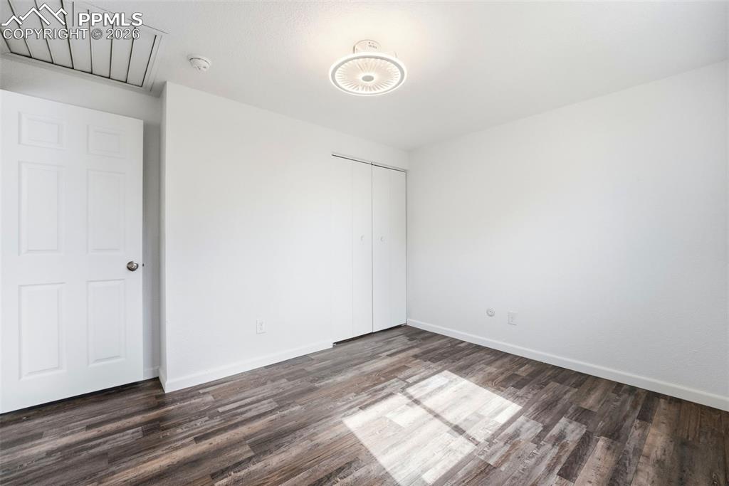 Image 16 of 45: Bedroom