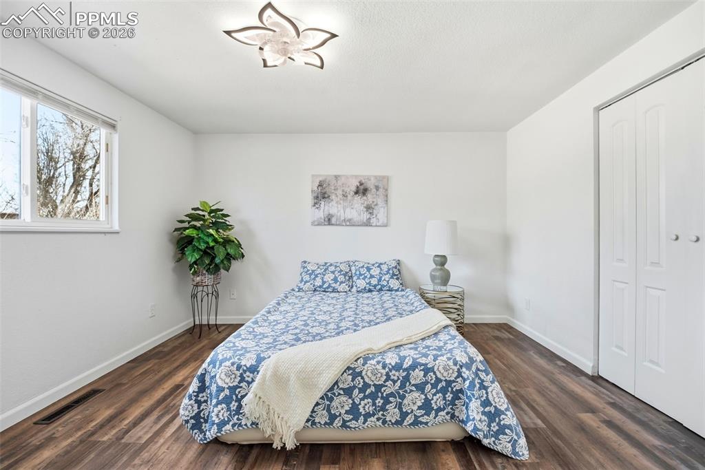 Image 19 of 45: Master Bedroom