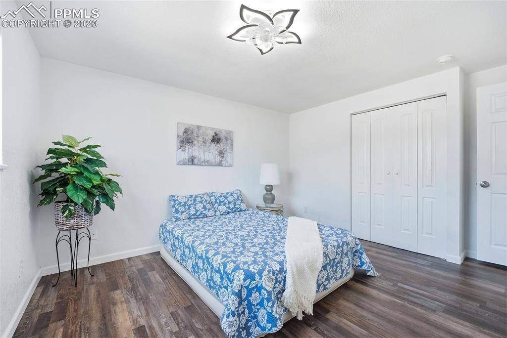 Image 20 of 45: with adjoining bathroom