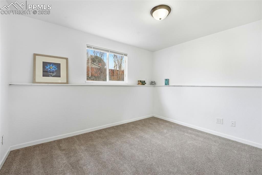 Image 27 of 45: Bedroom