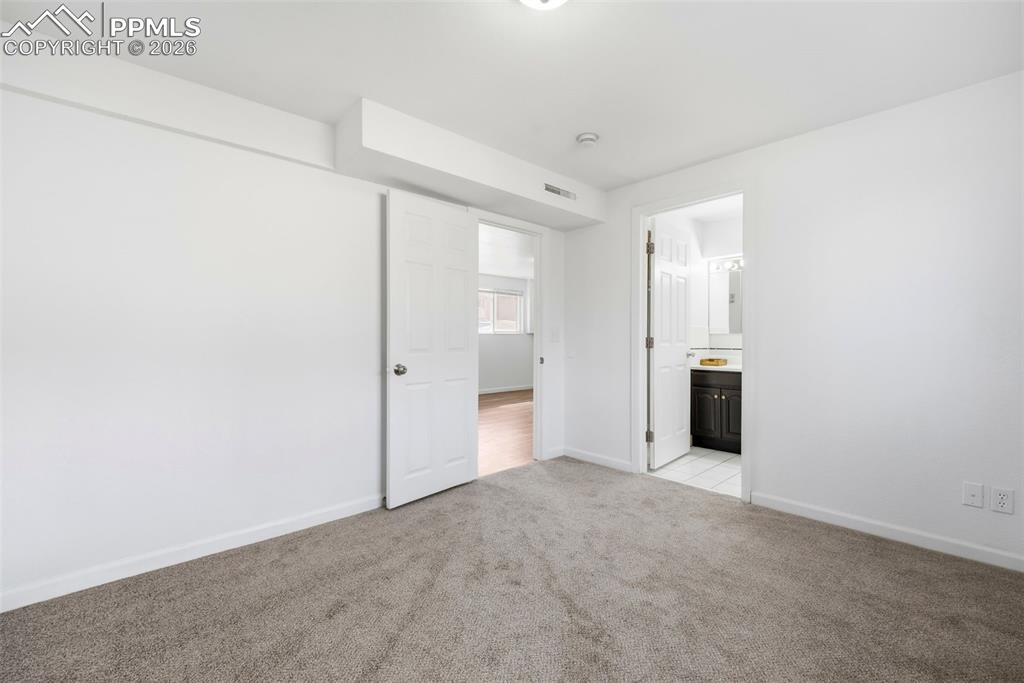 Image 29 of 45: Bedroom