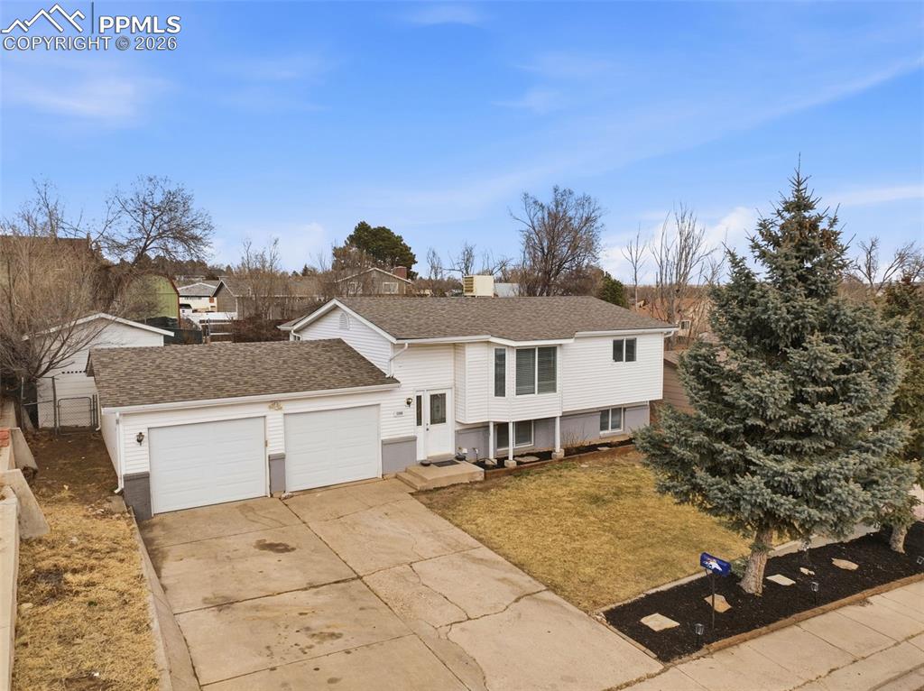 Image 3 of 45: Front of Structure