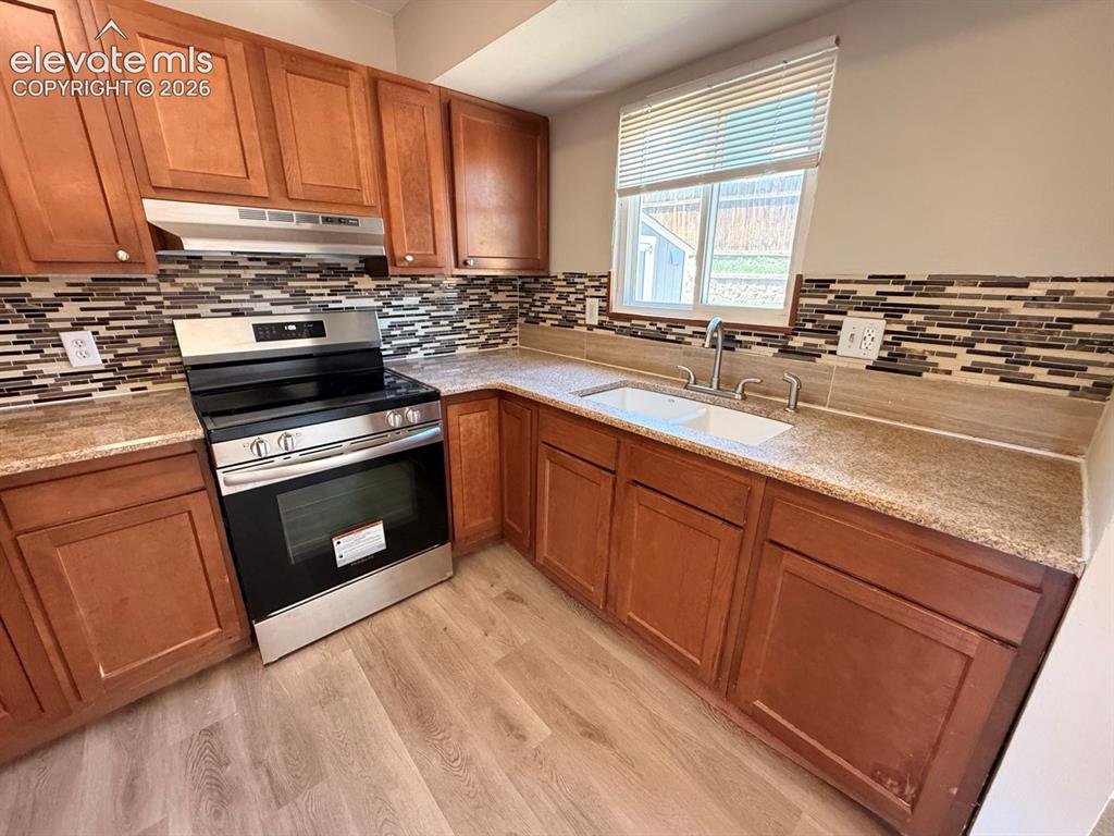 Image 11 of 36: Dining Area