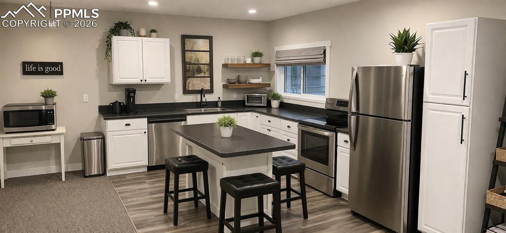 Image 16 of 17: No Description Available