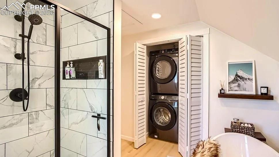 Image 14 of 18: Upper level bath and laundry