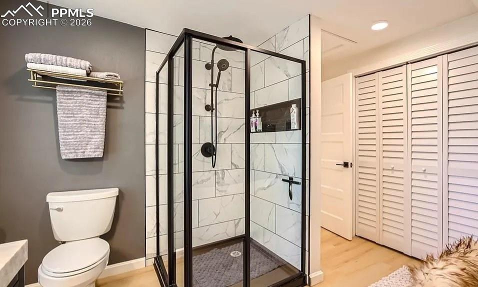 Image 15 of 18: Upper level bathroom