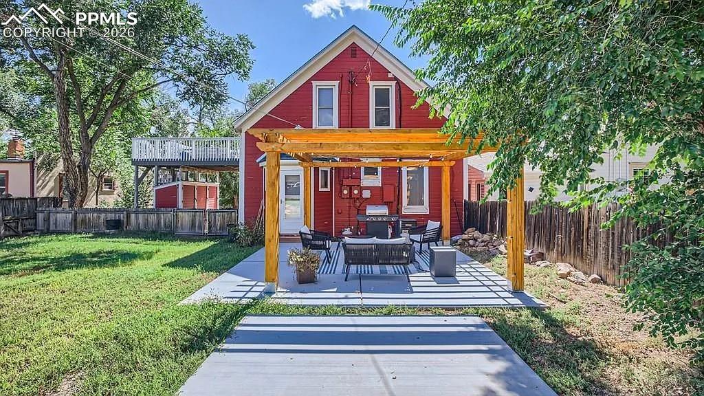 Image 2 of 18: Back of Structure