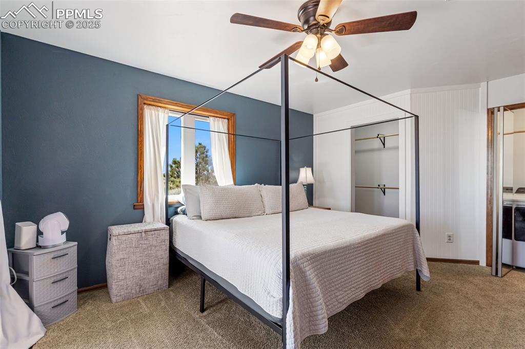 Image 14 of 50: Bedroom