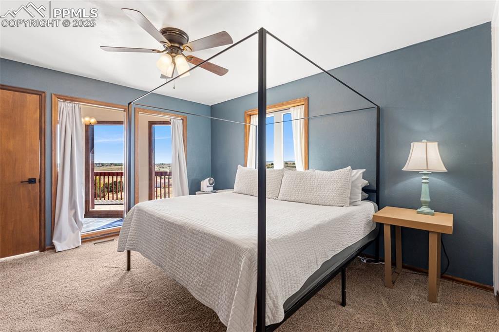 Image 16 of 50: Bedroom