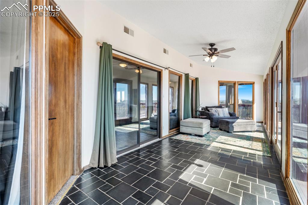 Image 22 of 50: Sun Room