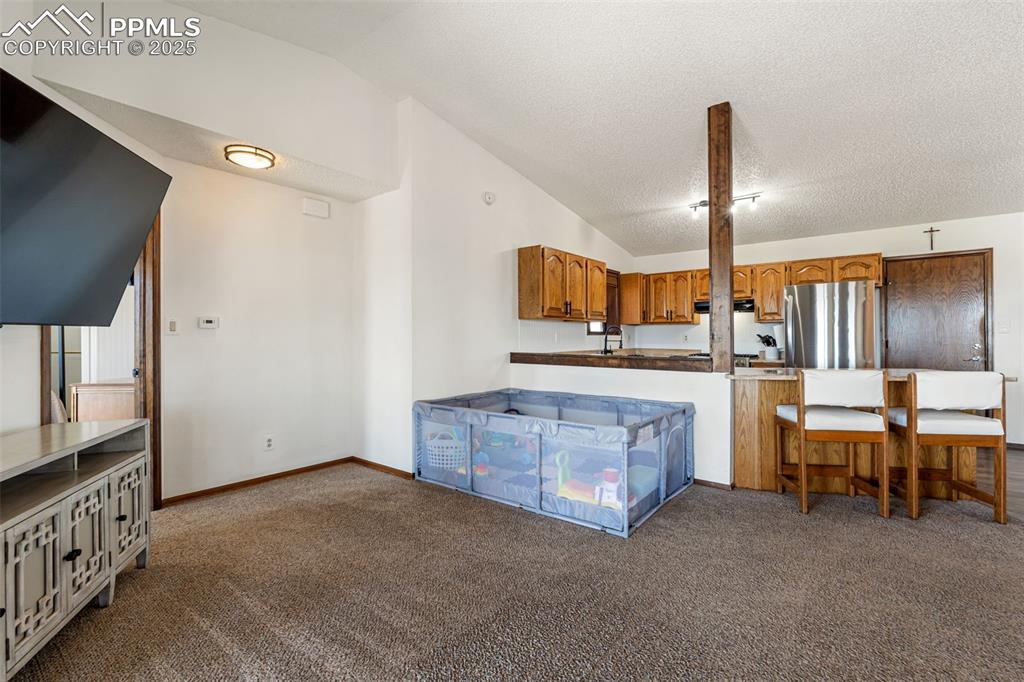 Image 6 of 50: Kitchen