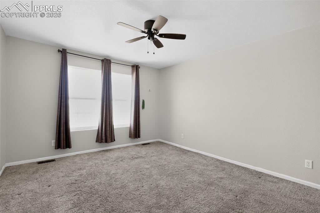 Image 11 of 24: Bedroom