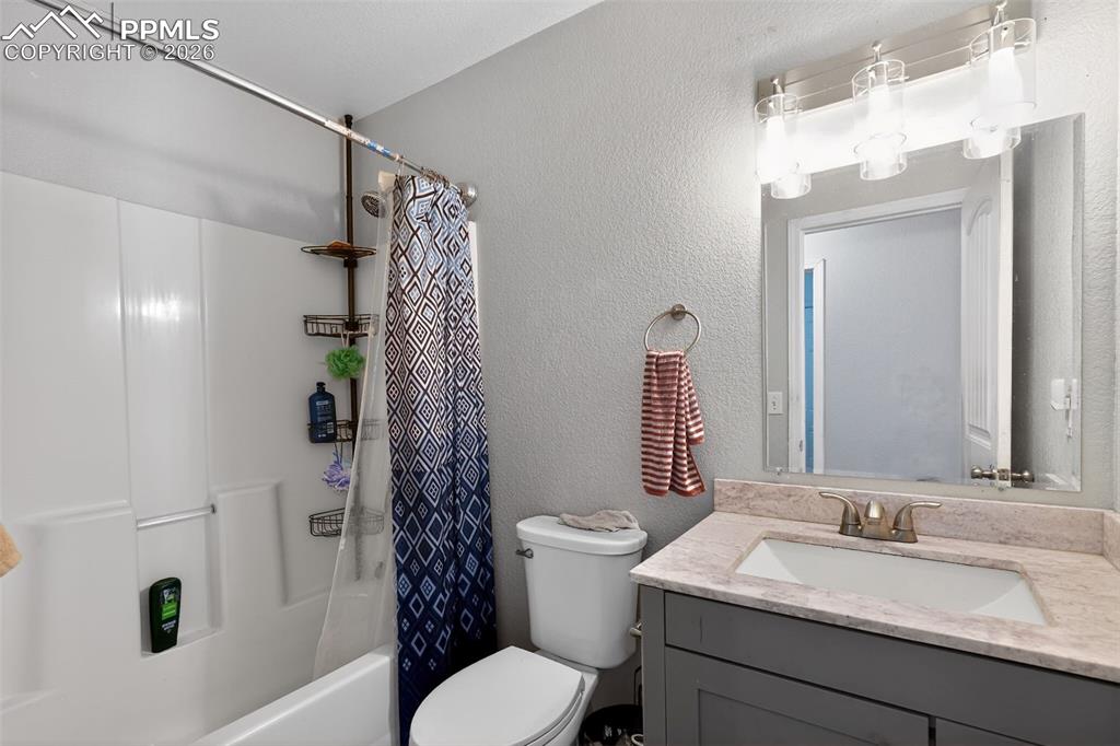 Image 13 of 24: Bathroom