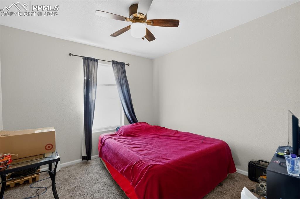 Image 14 of 24: Bedroom