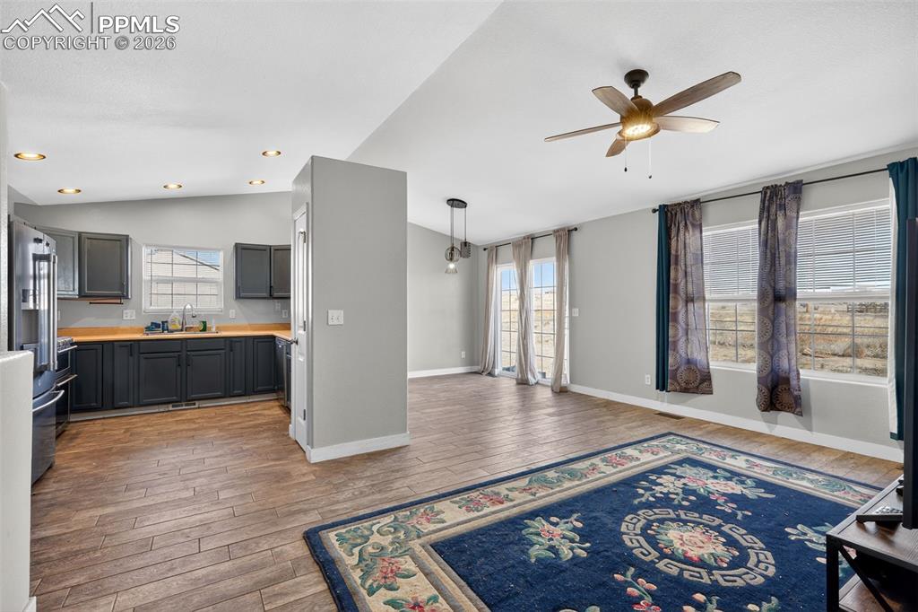 Image 6 of 24: Kitchen