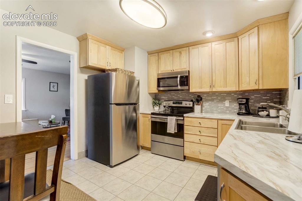 Image 8 of 39: Kitchen