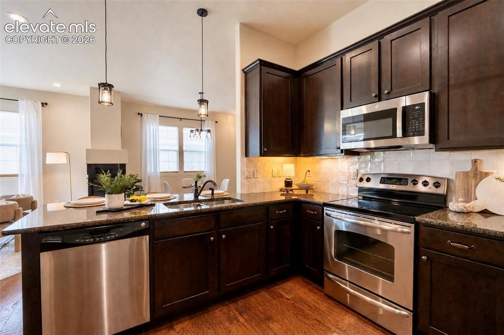 Image 10 of 28: Kitchen
