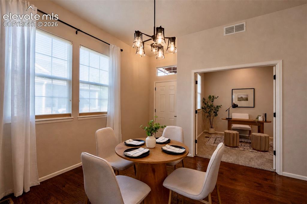 Image 4 of 28: Dining Area