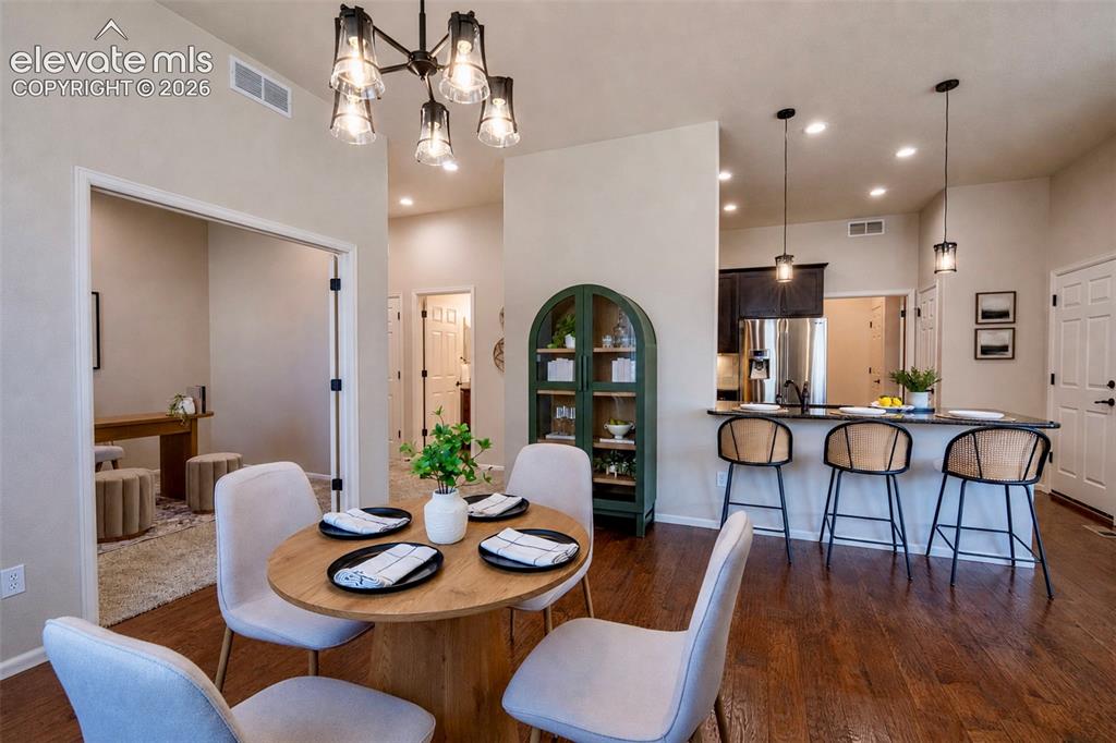 Image 7 of 28: Dining Area