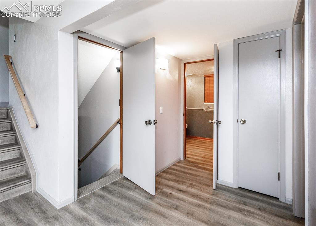 Image 28 of 50: View from Family Room to 3/4 Bath/Laundry and Stairs to Basement